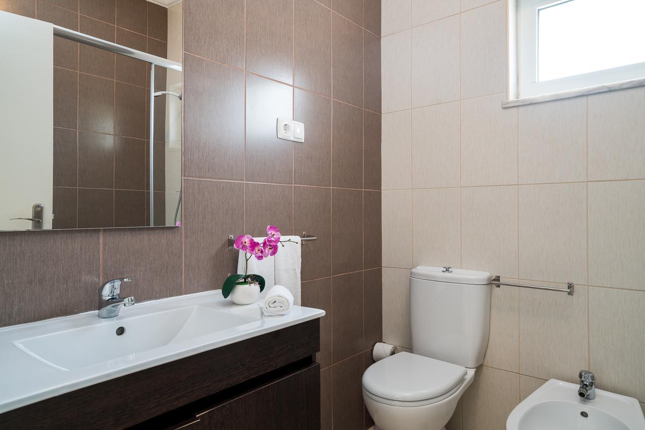 Ferienwohnung T2 Avenida- Frente Mar, Ar-Condicionado, Wifi Quarteira Exterior foto